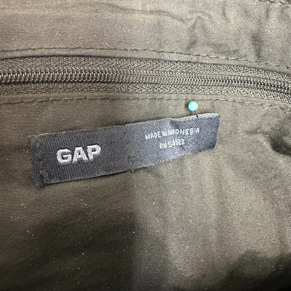 GAP Black‎ Messenger Shoulder Bag Adjustable Strap Flap Nylon Lined